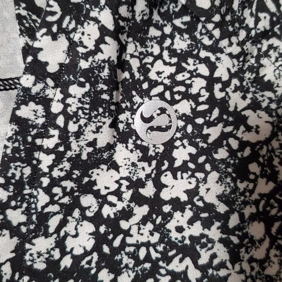 NWOTS LULULEMON speed up shorts, 2.5 inseam - Picture 7 of 8